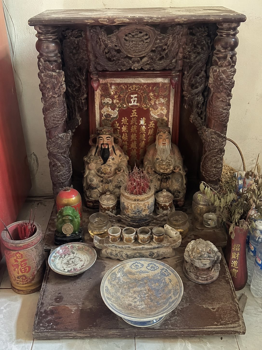 Có nên đổi bộ Thần Tài Thổ Địa mới không